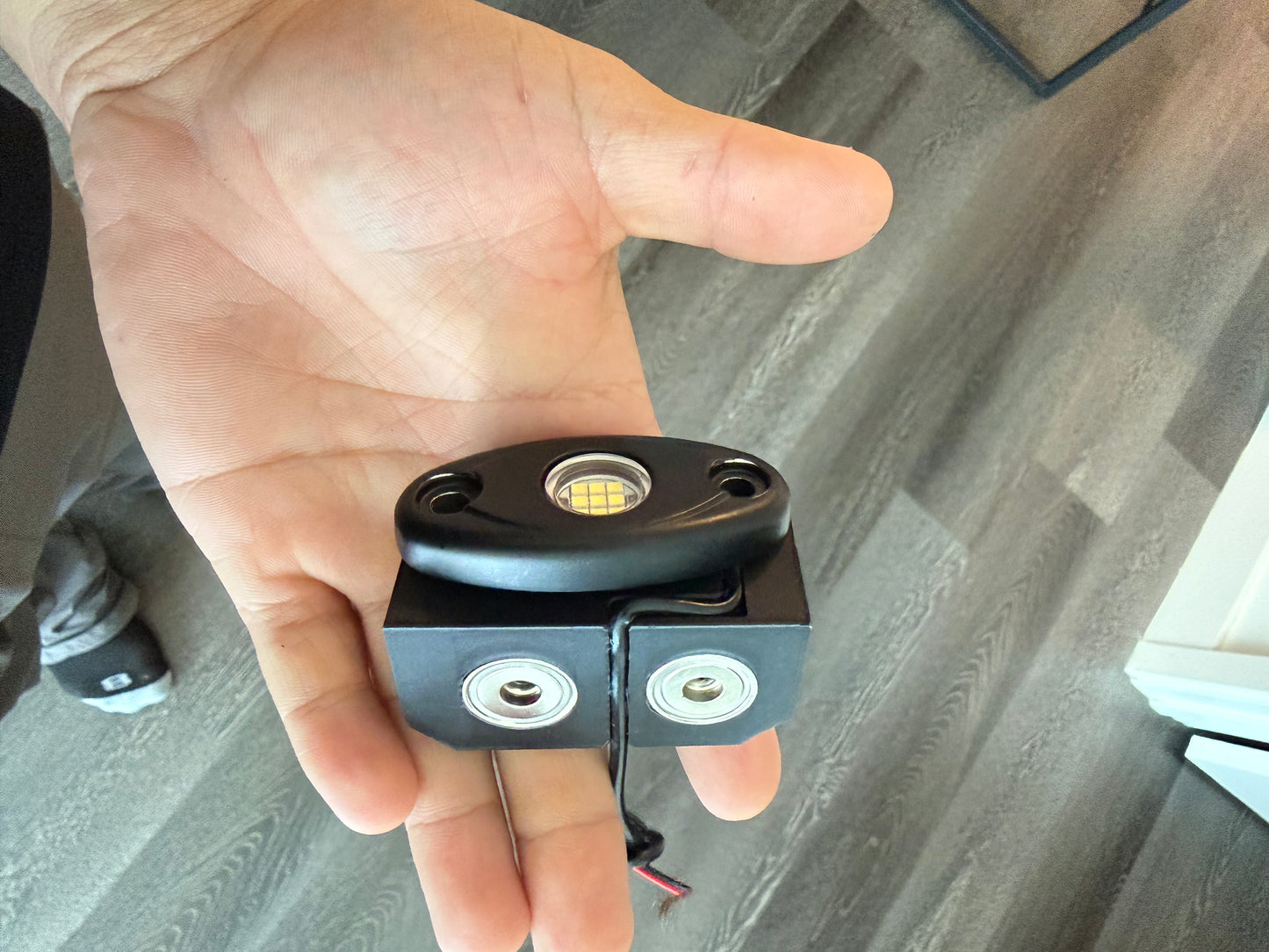 9 led rock light mount
